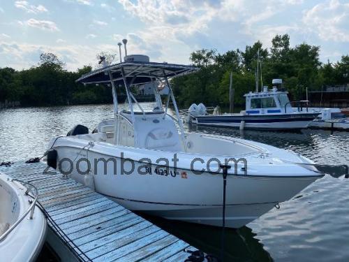 Boston Whaler Outrage 24 Spesifikasjoner og anmeldelser